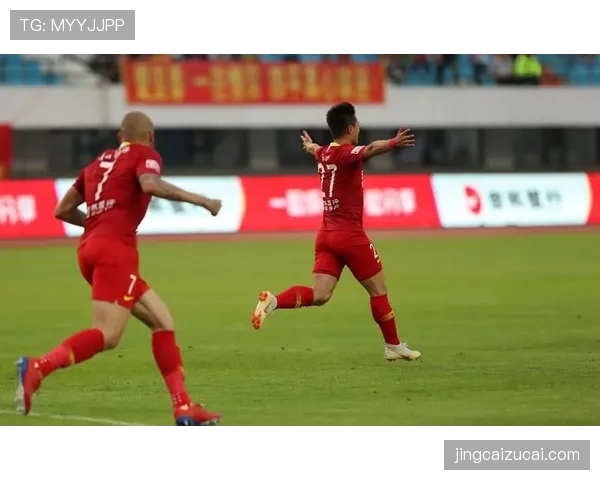 弗赖堡前锋曼赞比内切远射破门，先拔头筹表现抢眼